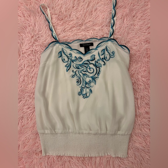 WHITE HOUSE BLACK MARKET White with Turquoise Embroidered Flowers Top - Picture 9 of 10